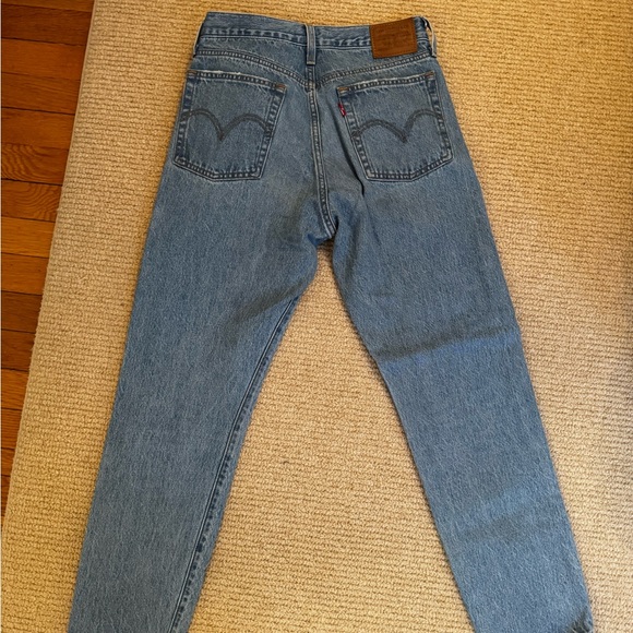 LAST CALL 🎉 Levi’s Wedgie Straight Jeans - Picture 4 of 4